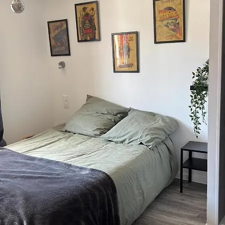 Apartament Traversant 8 *